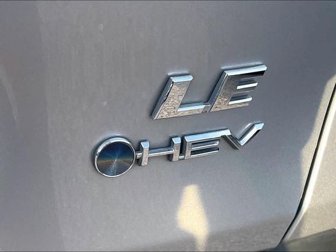 Used 2025 Toyota RAV4 LE AWD/4WD image 10
