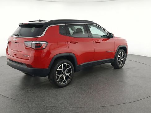Used 2025 Jeep Compass Limited AWD/4WD image 9