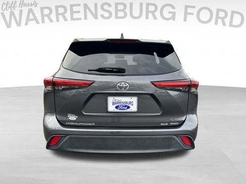 Used 2022 Toyota Highlander XLE image 6