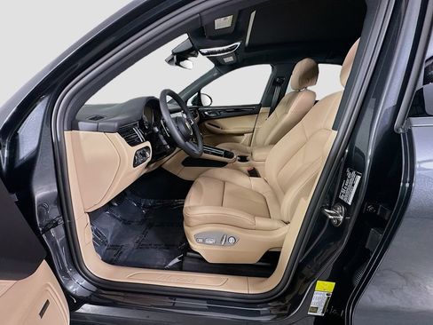 Certified 2026 Porsche Macan AWD/4WD image 5