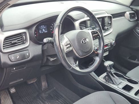 Used 2020 Kia Sorento S image 2