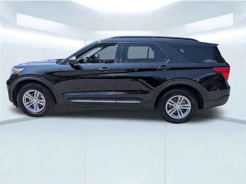 Used 2023 Ford Explorer XLT w/ Equipment Group 202A RWD image 2