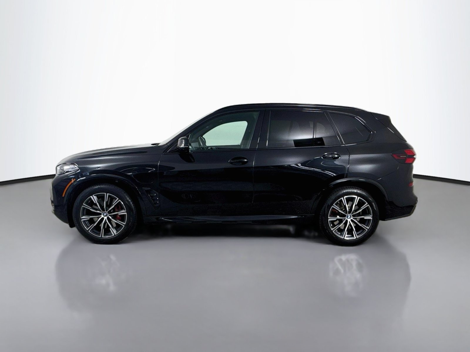 Used 2024 BMW X5 xDrive50e w/ M Sport Package AWD/4WD image 2