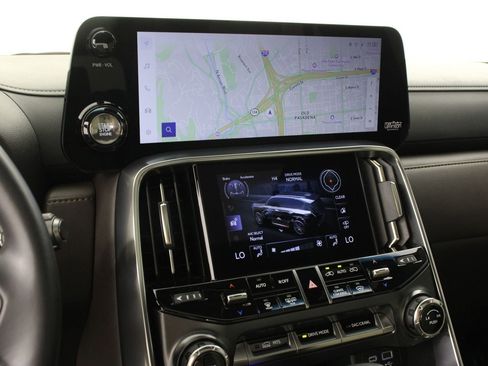 Used 2024 Lexus LX 600 4WD w/ Luxury Package image 9
