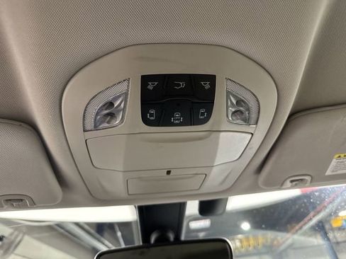 Used 2020 Chrysler Pacifica Touring-L image 9