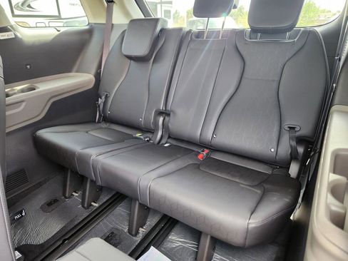 New 2026 Kia Carnival EX image 10