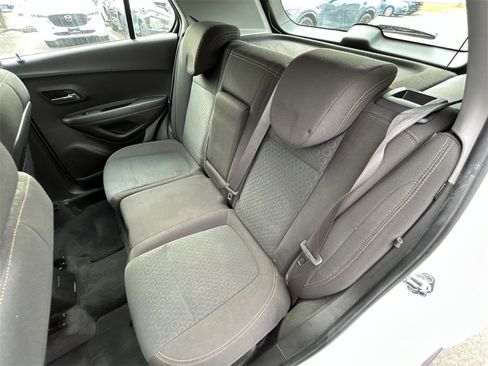 Used 2018 Chevrolet Trax LS image 23