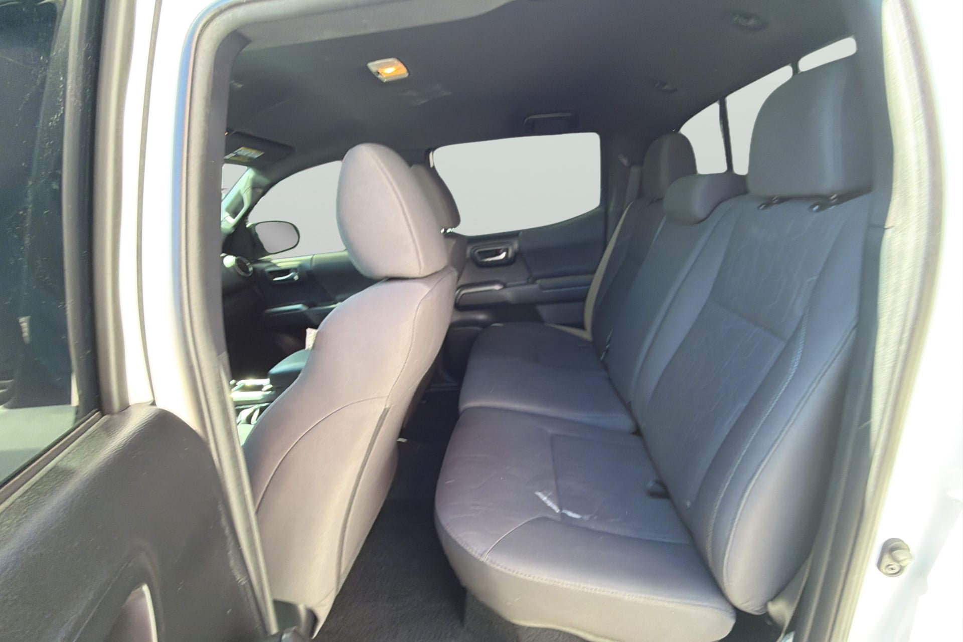 Used 2018 Toyota Tacoma TRD Sport RWD image 27