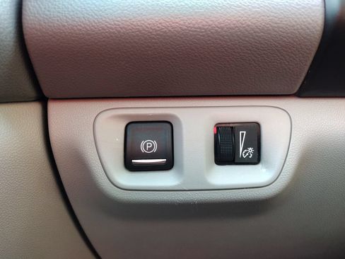 Used 2017 GMC Acadia SLE w/ Driver Alert Package I FWD image 31