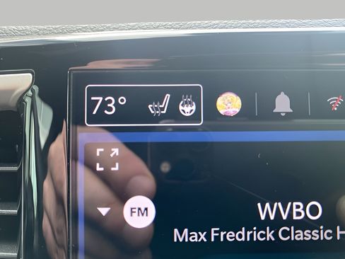 Used 2025 Chrysler Pacifica Select image 52