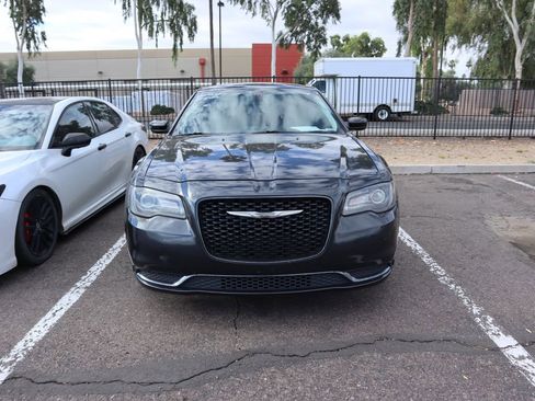Used 2019 Chrysler 300 Touring w/ Sport Appearance Package RWD image 2