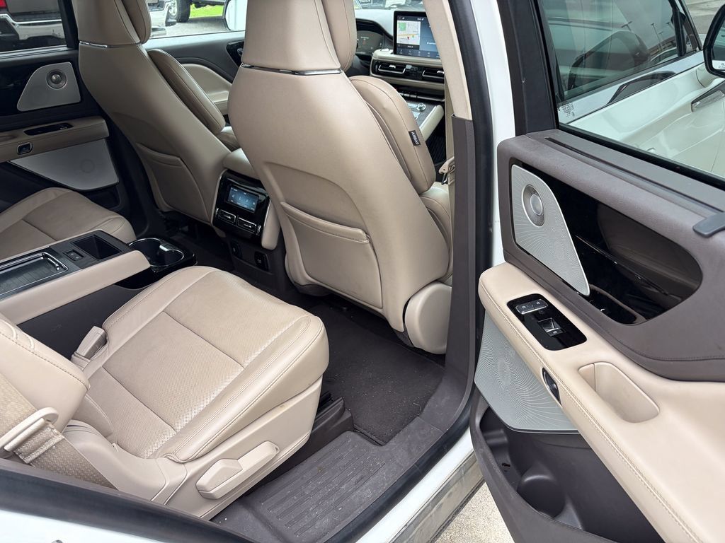 Used 2020 Lincoln Aviator Reserve w/ Equipment Group 202A AWD/4WD image 16