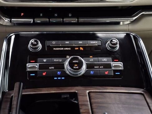 Used 2020 Lincoln Navigator L Reserve w/ Luxury Package AWD/4WD image 14