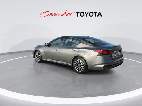 Used 2025 Nissan Altima 2.5 SV FWD image 6
