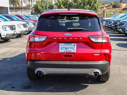 Used 2020 Ford Escape SE image 8