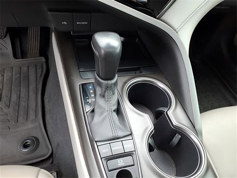 Used 2022 Toyota Camry XSE image 18