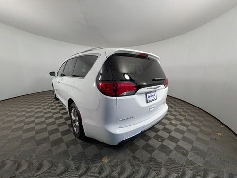 Used 2019 Chrysler Pacifica Limited image 14