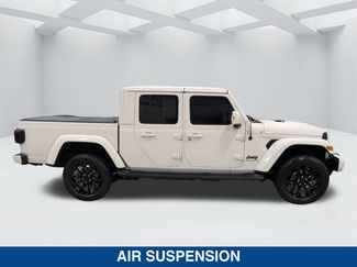 Used 2023 Jeep Gladiator Overland video 3