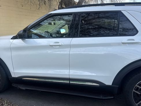 Used 2020 Ford Explorer XLT w/ Equipment Group 202A image 4