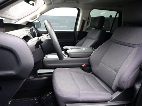 Used 2025 Ford Expedition Max Active RWD image 9