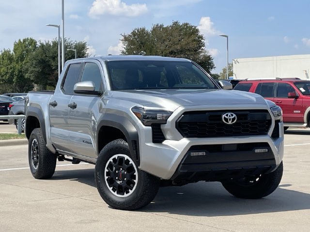 Used 2025 Toyota Tacoma TRD Off-Road AWD/4WD image 2