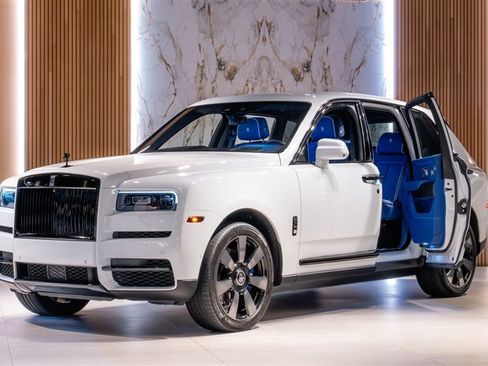 Used 2023 Rolls-Royce Cullinan AWD/4WD image 2