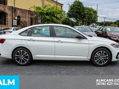 Used 2025 Volkswagen Jetta Sport FWD image 9