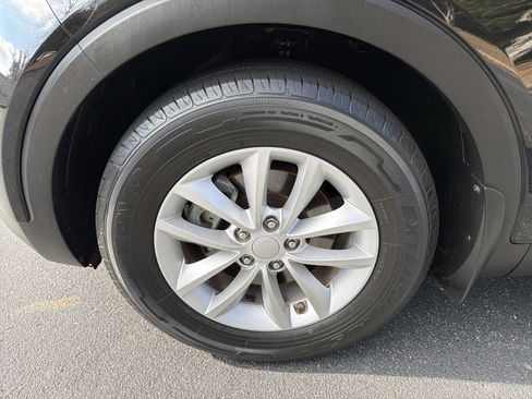 Used 2017 Kia Sorento LX image 11