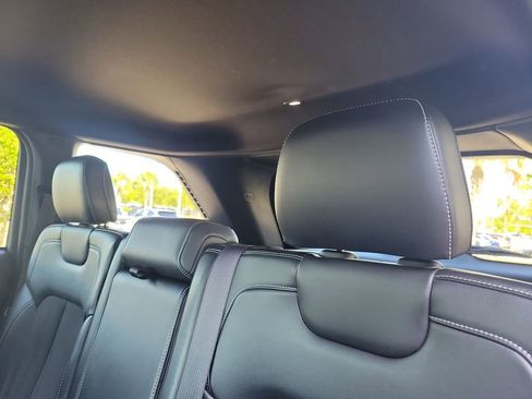 Used 2023 Jeep Grand Cherokee Altitude RWD image 16