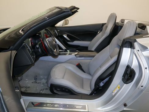 Used 2015 Chevrolet Corvette Stingray Convertible w/ 2LT Preferred Equipment Group RWD image 13