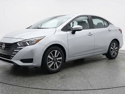 Used 2025 Nissan Versa SV image 3
