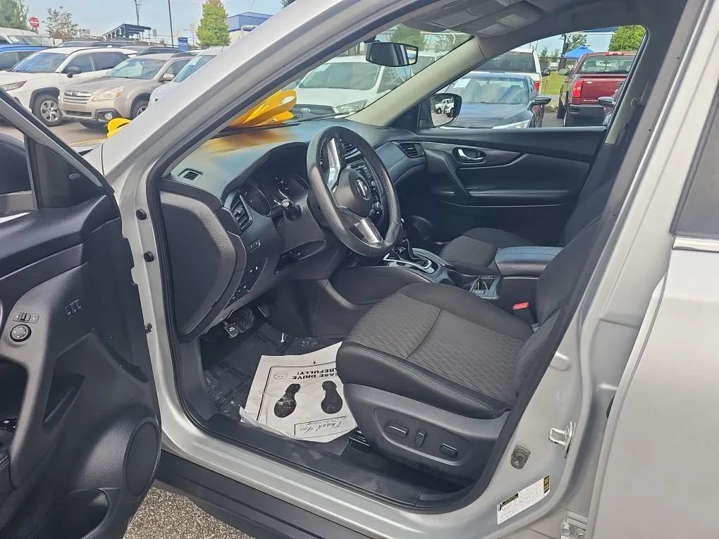 Used 2018 Nissan Rogue SV w/ Premium Package AWD/4WD image 12
