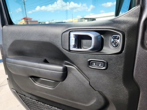 Used 2023 Jeep Gladiator Willys image 49