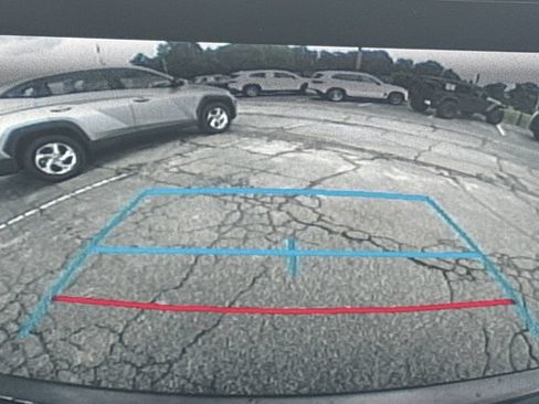 Used 2024 Toyota Highlander LE FWD image 30