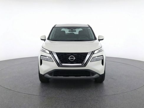 Used 2025 Nissan Rogue SV image 2