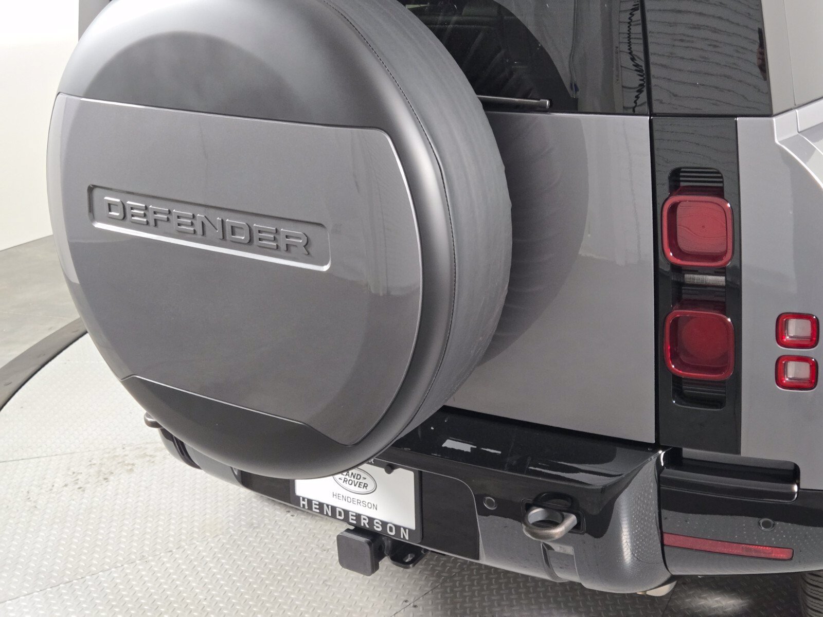 Used 2024 Land Rover Defender 110 X-Dynamic SE AWD/4WD image 7