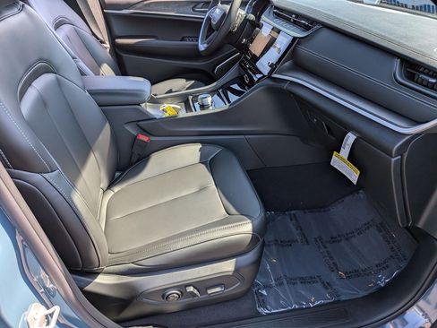 New 2026 Jeep Grand Cherokee Limited RWD image 36