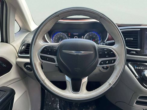Used 2018 Chrysler Pacifica Limited w/ Advanced Safetytec Group FWD image 24