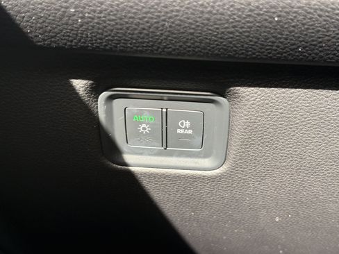 Used 2024 Porsche Cayenne image 10