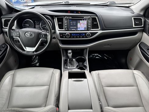 Used 2019 Toyota Highlander Limited FWD image 13