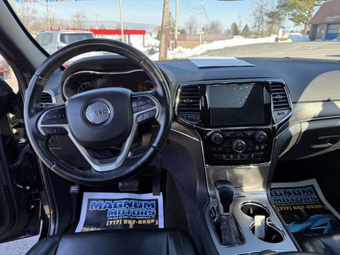 Used 2022 Jeep Grand Cherokee Limited image 19