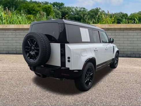 New 2026 Land Rover Defender 110 X-Dynamic SE image 4