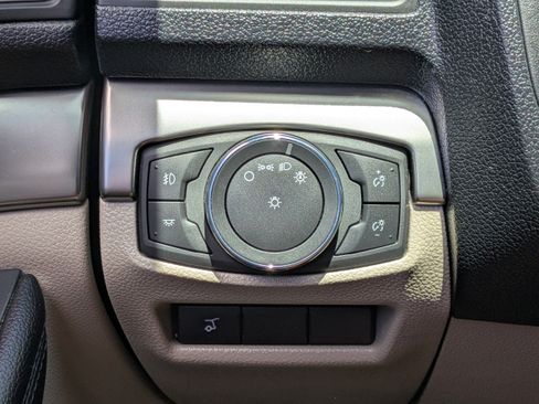 Used 2018 Ford Explorer XLT w/ Equipment Group 202A AWD/4WD image 21