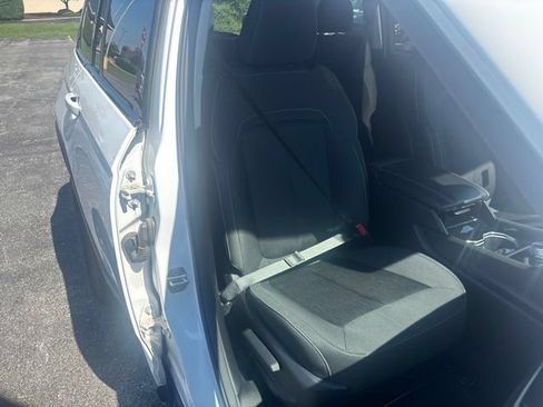 Used 2023 Jeep Grand Cherokee Laredo AWD/4WD image 21