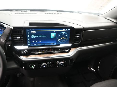 Used 2023 Chevrolet Silverado 1500 LT image 13