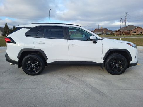 Used 2022 Toyota RAV4 XLE image 5