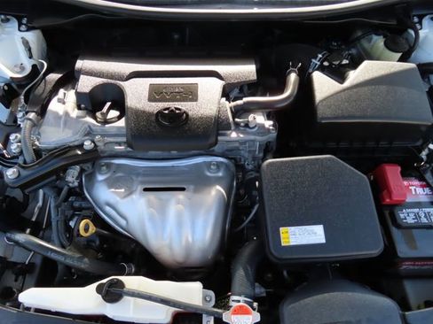 Used 2016 Toyota Camry SE FWD image 35