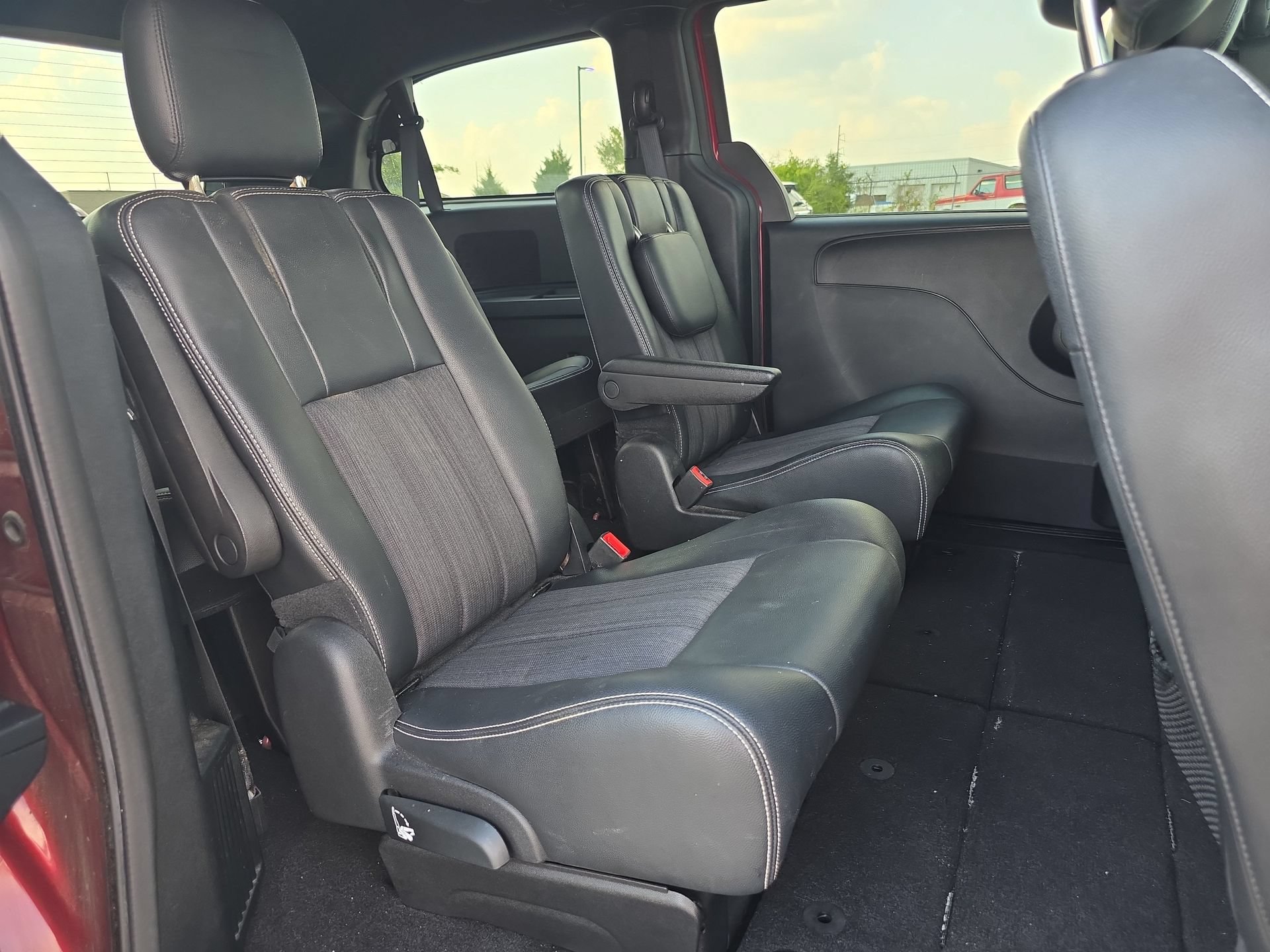 Used 2016 Chrysler Town & Country S FWD image 16