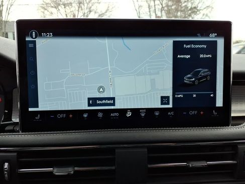 Used 2024 Lincoln Corsair AWD w/ Equipment Group 101A image 17