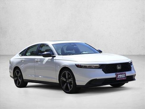 Used 2023 Honda Accord Sport image 3